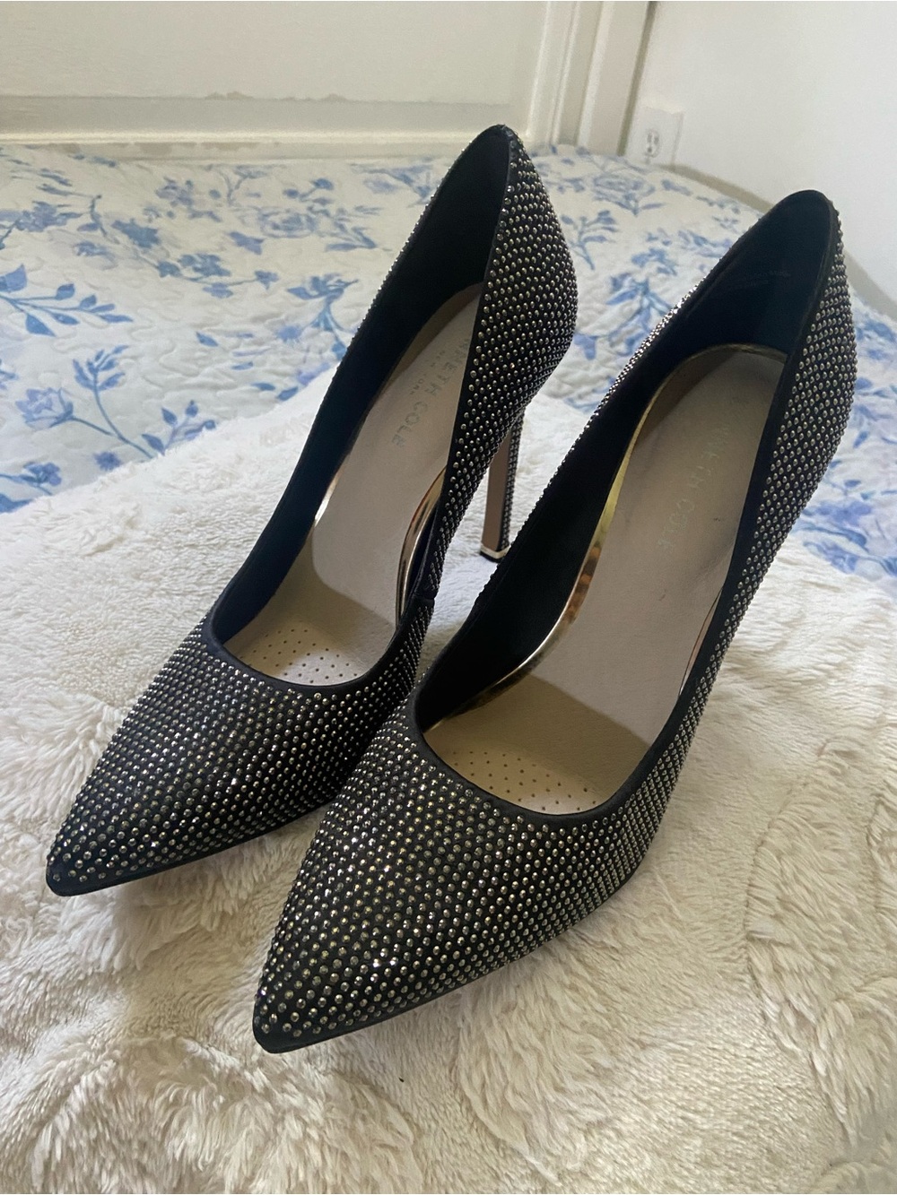 Women's Black Rhinestone Pointed-Toe Stiletto Pumps